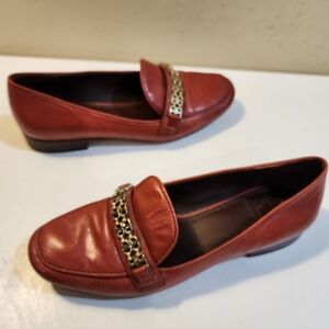 Tory Burch Gemini Link loafers in redwood leather with gold-tone chain detail 5